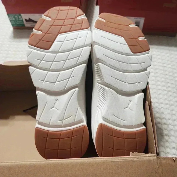 PUMA Ladies' Flex Focus Lite Sneaker - Picture 7 of 9